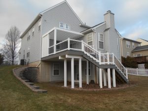 Timbertech Castle Gate deck with white vinyl pergola &#038; rails, post &#038; beams covered with white vinyl &#8211; Pottstown PA