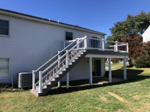 Timbertech PVC Castle Gate deck, white vinyl railings with black aluminum balusters and a matching gate – Willow Street PA